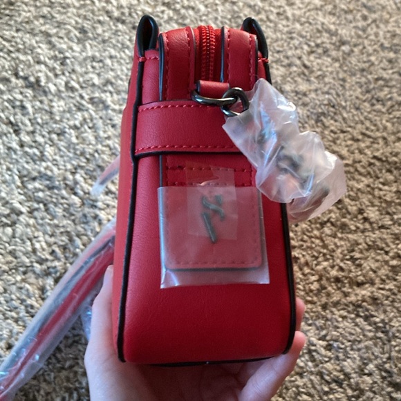 Simply Vera Wang Beautiful Red crossbody and matching wallet NWT - Picture 10 of 16
